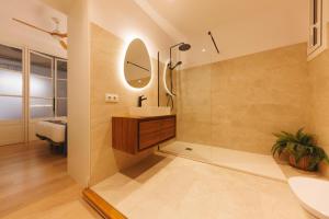 Bravissimo Plaça del Vi, Authentic Historic Apartment