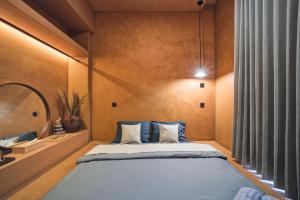 Redbrick Villa By The Feelas