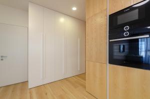 20-206 Kvartet, Vasyl Lypkivskyi 16g, Kyiv, railway station, metro nearby, panoramic city view, 15 kW backup power, Petrovdom Apartment