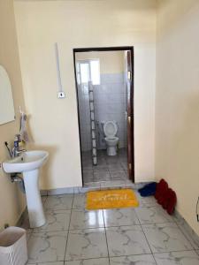 Homes by Ava, Cozy 3BDR Apartment in Shanzu, Walk to the beach