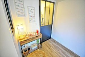 Appartement climatisé avec terrasse et parking - proche Cannes