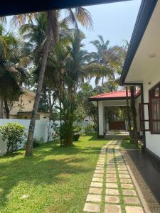 Villa Amaara - 5 Bedrooms, large pool, exclusive private property in Kalutara North - 100 metres from beach - Pro-rata Rates