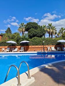 Elysian Suite - Terraces, Pool and Volcanic Cliffs