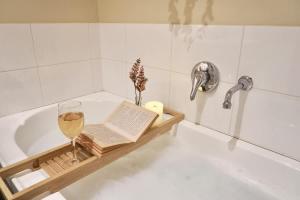 2B2B Parkside Retreat w Bathtub Work and Relax