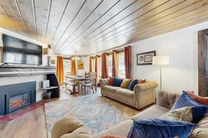 Newly remodeled ski-in - ski-out cabin with washer & dryer new kitchen - walk to lifts