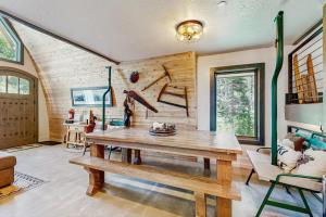 Mountain lodge with hot tub game room and home theater