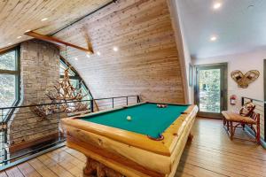 Mountain lodge with hot tub game room and home theater