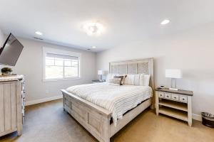 New-build at Wasatch Springs with private hot tub - near Park City