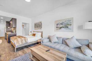 Walk onto Deer Valley gondola in 8 min & heated indoor parking