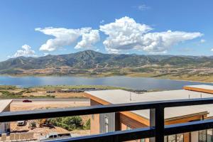 On Top of the Mountains - Unit A - Townhouse in Hideout with foosball table