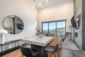 On Top of the Mountains - Unit A - Townhouse in Hideout with foosball table