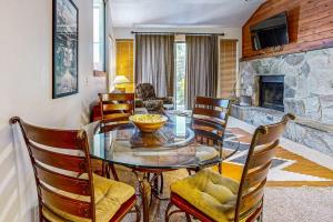 Lakeside gem with indoor hot tub at Deer Valley Resort