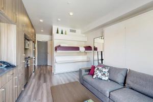 Walk-to-lift studio with hot tub sauna pool gym & game room - Dog friendly