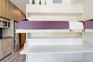 Walk-to-lift studio with hot tub sauna pool gym & game room - Dog friendly