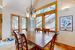 Ski-In Ski-Out on Park Citys Gold Coast - Private Hot Tub - Walk to Dining