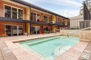 Main Street condo with AC balcony on-site dining hot tub & firepit