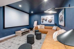 Dog-friendly walk to Canyons hot tub fireplace foosball AC