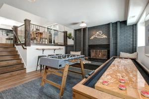 Dog-friendly walk to Canyons hot tub fireplace foosball AC