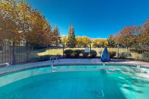 Old Town renovated first-floor condo with shared all-season pool walk to slopes