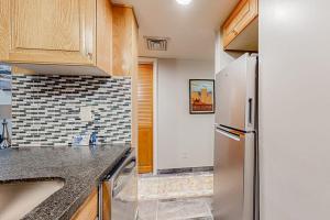 Lovely Ski-in - ski-out studio with pool hot tub sauna & fireplace - walk to lifts