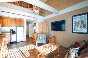 ski-in - ski-out loft condo with shared pool hot tub & gym