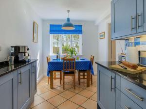 3 Bed in Lyme Regis oc-61809
