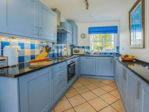 3 Bed in Lyme Regis oc-61809