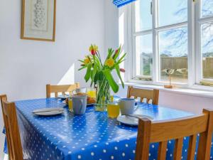 3 Bed in Lyme Regis oc-61809
