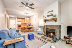 Superbly Updated Condo with Mountain Views Shared Pool Hot Tub Walking Paths