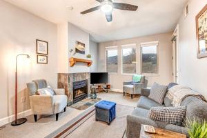 Superbly Updated Condo with Mountain Views Shared Pool Hot Tub Walking Paths