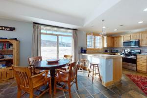 Two-Story Condo Near Skiing with Fast WiFi Central AC Fireplace & Grill