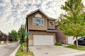 Modern Townhouse with Jetted Tub & Private Deck - Close to Four Ski Areas
