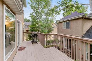 Modern Townhouse with Jetted Tub & Private Deck - Close to Four Ski Areas