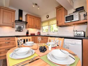 2 Bed in Minehead oc-blsvi