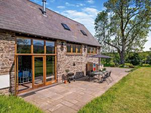 4 Bed in Brecon oc-bn182