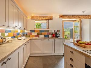 4 Bed in Brecon oc-82529