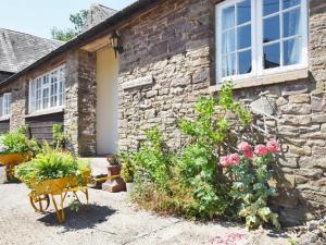 3 Bed in Abergavenny oc-90233