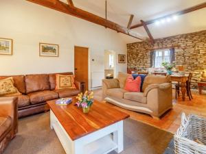 3 Bed in Abergavenny oc-90233