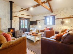 3 Bed in Abergavenny oc-90233