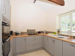 3 Bed in Abergavenny oc-90233