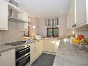 2 Bed in Abergavenny oc-65965