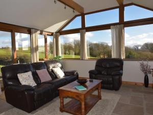 1 Bed in Brecon oc-bn055