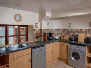 5 Bed in Brecon oc-bn358