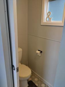 House, large bungalow, Wifi, Netflix, 3 office desk