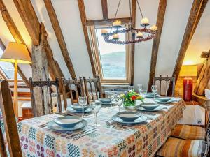 4 Bed in Brecon oc-bn107