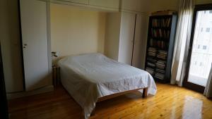 Beautiful room with private bathroom close center