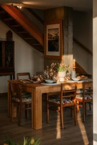 CHATY U HARREGO Spa przy stawie Sauna balia klimatyzacja rowery