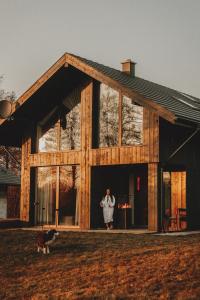 CHATY U HARREGO Spa przy stawie Sauna balia klimatyzacja rowery