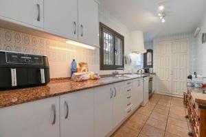 Bella Vista by Aguilarent