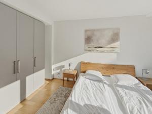 1BR apartment with balcony - West 13